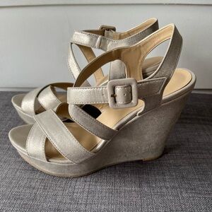 Nine West 8.5 soft gold wedge platform sandals